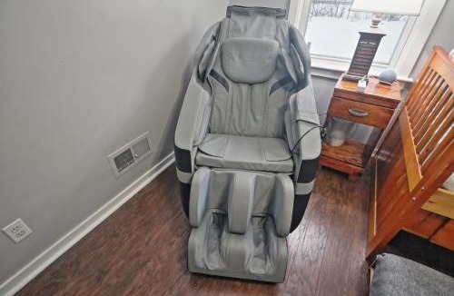Frankenmuth House | Frankenmuth Dawdy Haus with Hot Tub and Massage Chair 2 blocks from main street