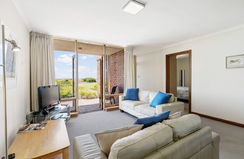 Encounter Bay Apartment | Franklin Beachfront Apartment: Superb View, Ground Floor, WiFi, 3BR | Ideal for 28+ Night Extended Stays
