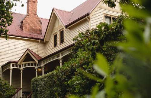 Strahan Hotel | Franklin Manor