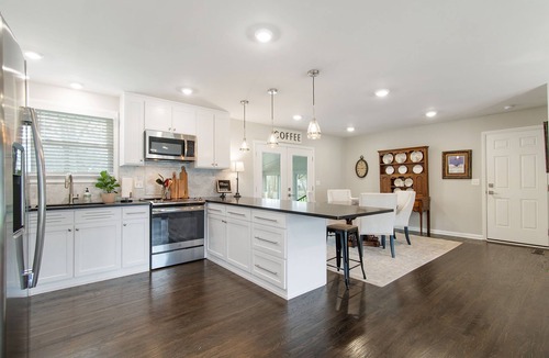 Franklin House | "Franklin, My Dear." is 5 minutes away from downtown Franklin!