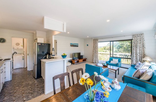 Waiheke Island Cottage | Franks Treehouse - Oneroa Holiday Home