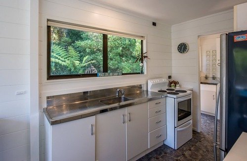 Waiheke Island Cottage | Franks Treehouse - Oneroa Holiday Home