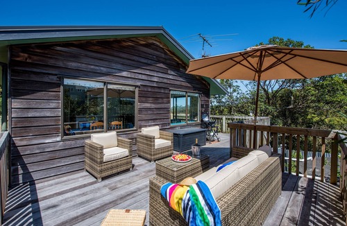 Waiheke Island Cottage | Franks Treehouse - Oneroa Holiday Home