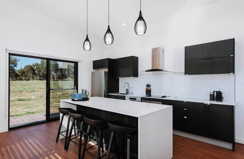 Erudgere Cottage | Frantoio Cottage Serene Horizons Stylish Comforts