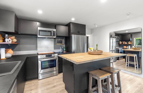 Hatzic House | fraser river retreat.