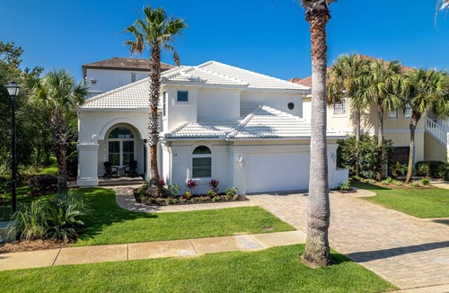 Avalon Beach Estates House | Free Activities! Avalon Beach Estates! 30 Paginet Road!