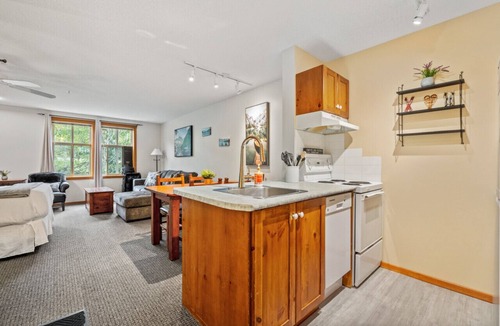 East Kootenay Apartment | Free As A Bird | Upper Village | Pool | Hot Tub