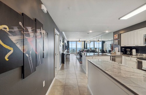 Navarre Beach Condo | Free Beach Service! Newly Updated/Beachy 8th flr condo w/stunning Gulf Views!
