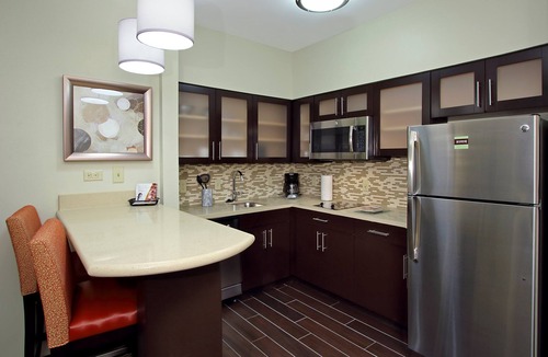 Braeswood Place Apartment | Free Breakfast + 24 Hour Fitness Center + Outdoor Pool | Close to Houston Medical Center