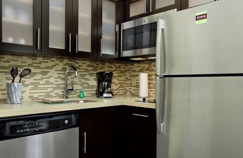 Braeswood Place Apartment | Free Breakfast + 24 Hour Fitness Center + Outdoor Pool | Close to Houston Medical Center