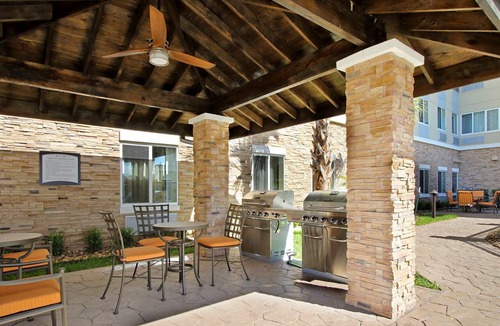 Braeswood Place Apartment | Free Breakfast + 24 Hour Fitness Center + Outdoor Pool | Close to Houston Medical Center