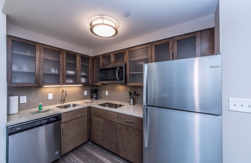Mount Pleasant Condo | Free Breakfast Buffet. Outdoor Pool. Great Location!