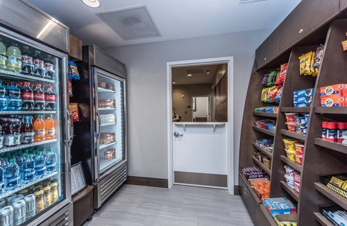 Mount Pleasant Condo | Free Breakfast Buffet. Outdoor Pool. Great Location!