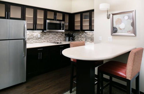 Downtown Des Moines Condo | Free Breakfast Buffet. Indoor Pool & Hot Tub. Stay in Downtown Des Moines.