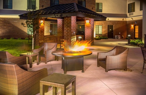 Northfield Apartment | Free Breakfast Buffet. Pool & Gym Access. Near Colorado Convention Center.