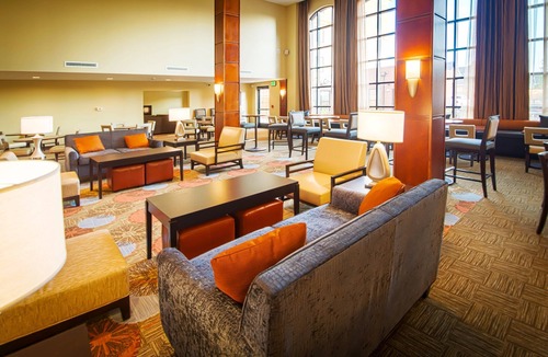 Northfield Apartment | Free Breakfast Buffet. Pool & Gym Access. Near Colorado Convention Center.