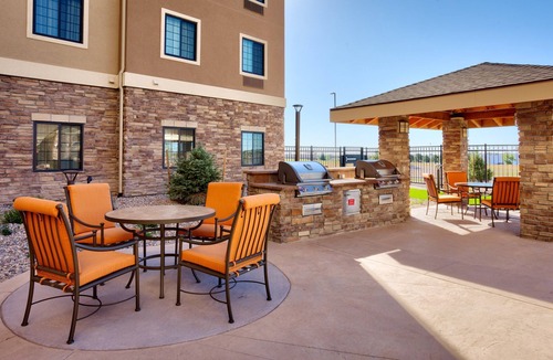 Cheyenne Apartment | Free Breakfast Buffet Included! Pool & Hot Tub Access. Studio Near Downtown!