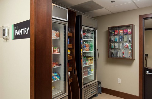 Polaris Apartment | Free Breakfast Buffet. Pool Access. King Suite Near Ohio State University.