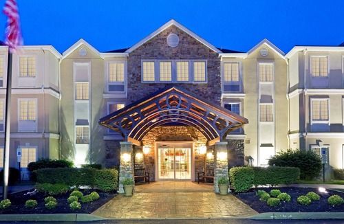 Cranbury Condo | Free Breakfast Buffet. Outdoor Pool. Gym. Only 20 Min from Princeton.