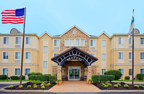 Cranbury Condo | Free Breakfast Buffet. Outdoor Pool. Gym. Only 20 Min from Princeton.