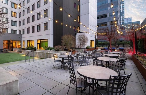 Cascade Apartment | Free Breakfast! Cozy King Suite w/Full Kitchen