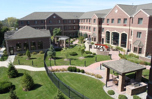 Carmel Condo | Free Breakfast. Indoor Pool. Gym. Suite with a King Bed.