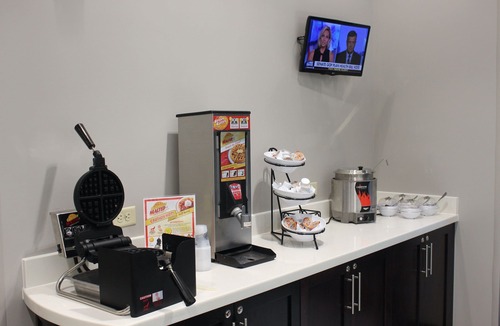 Miamisburg Apartment | Free Breakfast. Indoor Pool. Gym. Near University of Dayton.