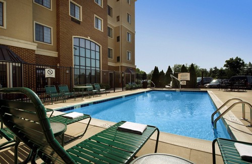 Linthicum Heights Condo | Free Breakfast. Outdoor Pool. Near BWI Airport. | Staybridge King Suite
