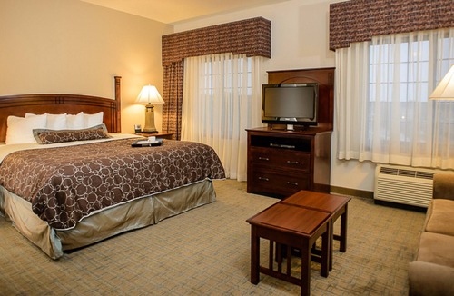 Webster Apartment | Free Breakfast + Outdoor Pool + 24 Hour Business Center | Close to NASA