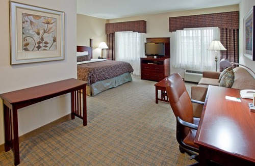 Webster Hotel | Free Breakfast + Outdoor Pool + Fitness Center Access | Close to NASA