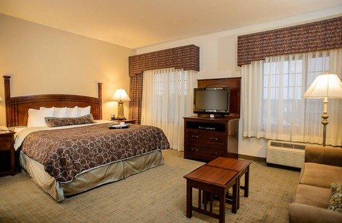 Webster Hotel | Free Breakfast + Outdoor Pool + Fitness Center Access | Close to NASA