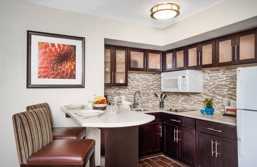 Christiana Condo | Free Breakfast. Pool. 10 Min Drive to the University of Delaware!