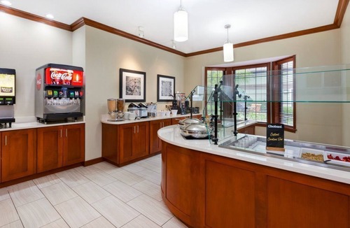 Kalamazoo Condo | Free Breakfast. Pool Access. Minutes from Western Michigan University!