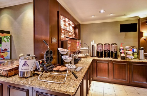 Middleton Condo | Free Breakfast. Pool and Hot Tub. Downtown Area