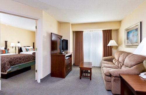 Oak Ridge Condo | Free Breakfast. Pool & Gym. Near the University of Tennessee Arboretum!