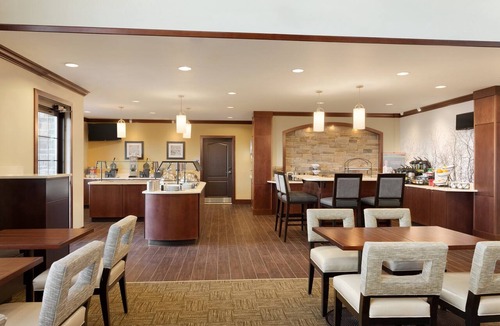Midland Condo | Free Breakfast. Pool. Great Location! Near the new Chevron and Oxy campuses