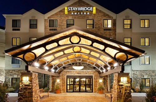 Rochester Apartment | Free Breakfast. Pool & Hot Tub. Close to Mayo Clinic! Great for Business Travelers!