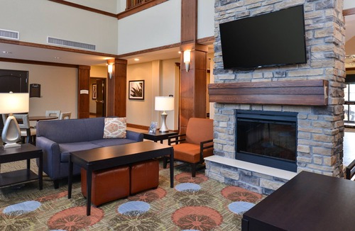 Rochester Apartment | Free Breakfast. Pool & Hot Tub. Close to Mayo Clinic! Great for Business Travelers!