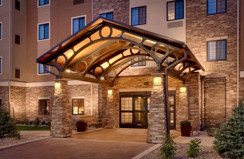 Cheyenne Condo | FREE Breakfast! Pool & Hot Tub Access. Cozy King Suite!