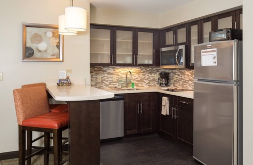Corona Apartment | Free Breakfast. Pool & Hot Tub. Gym. Near Amazon!