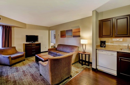 Madison Condo | Free Breakfast. Pool & Hot Tub. Near East Towne Mall!