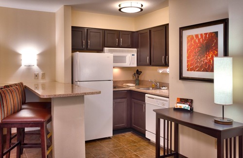 Peoria Condo | Free Breakfast. Pool & Hot Tub. Near St. Francis Medical Center!