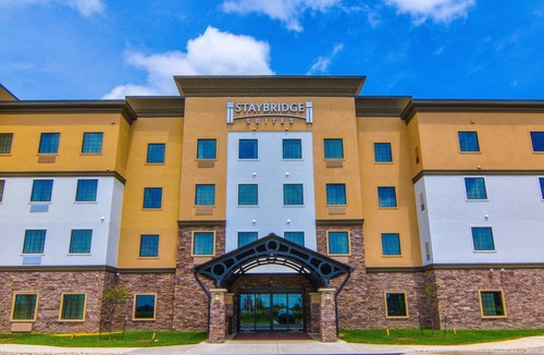 Lafayette Condo | Free Breakfast. Pool. Only 5 Miles to Purdue University + Great for Groups!