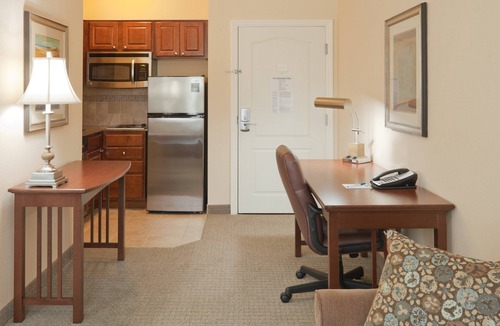 Lafayette Apartment | Free Breakfast. Pool. Studio w/ Kitchen Only 5 Miles from Purdue University.