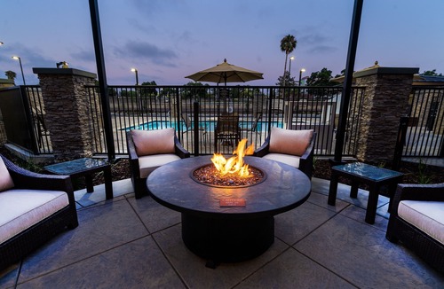 Newark Condo | Free Breakfast. Pool. Shared BBQ. 30 Min to Oakland Zoo!