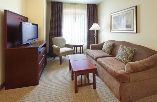 Lake Hamilton Condo | Free Breakfast. Pool. Visit Hot Springs National Park!