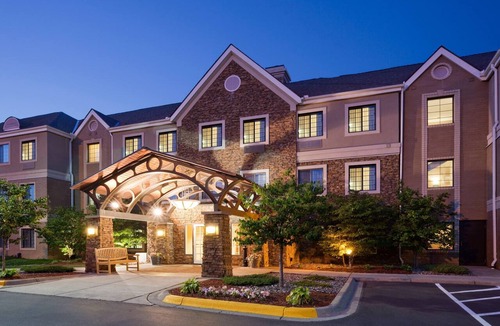 Maple Grove Condo | Free Breakfast. Pool & Hot Tub. Gym. Great for Business Travelers!