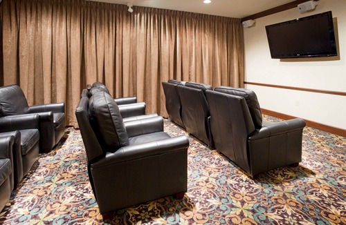 Summit Condo | Free Breakfast, Pool, Hot Tub, Gym. Great Suite!