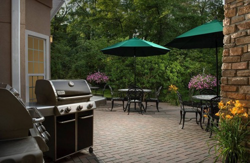 North Brunswick Condo | Free Breakfast. Indoor Pool. Great for Business Travelers!