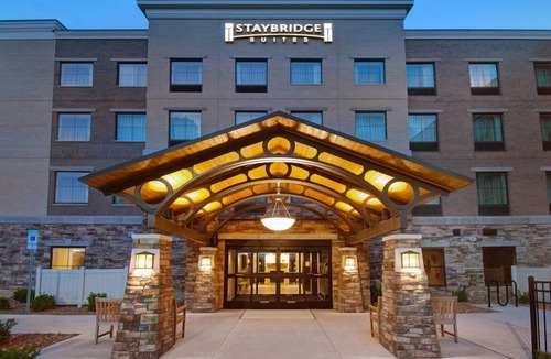 Sterling Heights Condo | Free Breakfast Buffet. Pool Access. King Suite in a Great Location.
